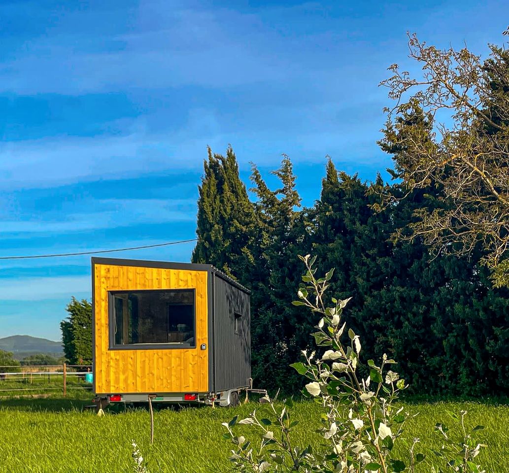 Charming Off-Grid Eco-Retreat with Sunset Views Near Montélimar | Châteauneuf-du-Rhône, France