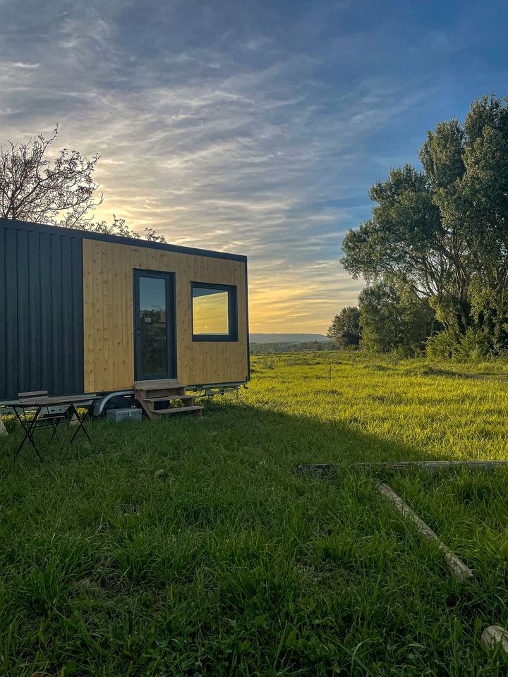 Charming Off-Grid Eco-Retreat with Sunset Views Near Montélimar | Châteauneuf-du-Rhône, France