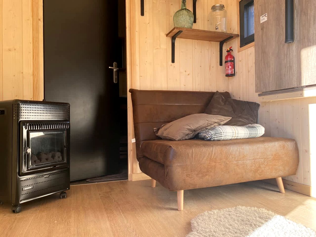 Charming Off-Grid Eco-Retreat with Sunset Views Near Montélimar | Châteauneuf-du-Rhône, France