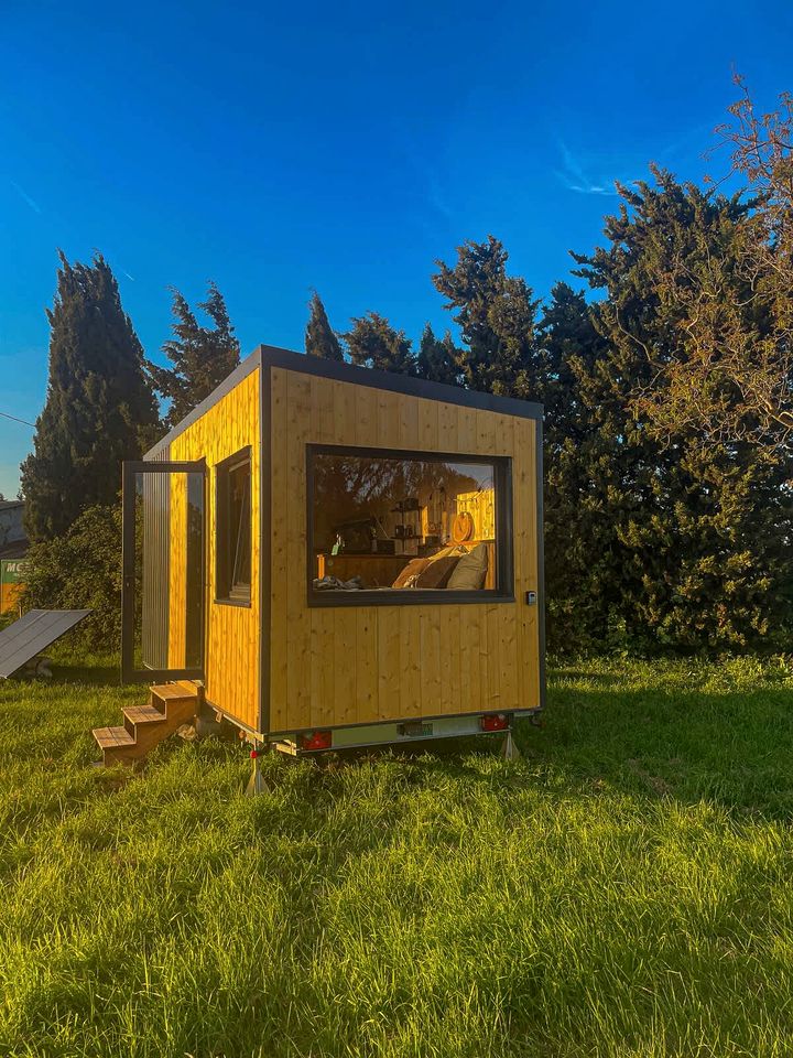 Charming Off-Grid Eco-Retreat with Sunset Views Near Montélimar | Châteauneuf-du-Rhône, France