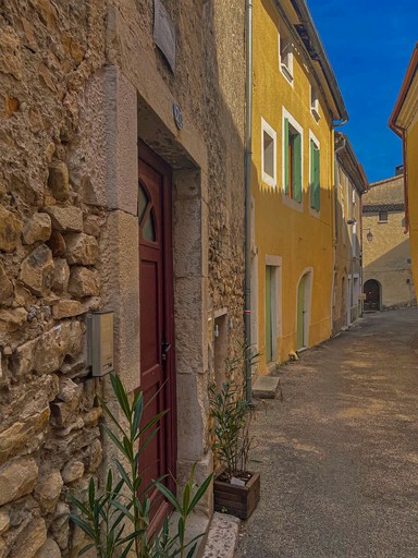 Vacation Rentals (France, Châteauneuf-du-Rhône, Auvergne-Rhône-Alpes)