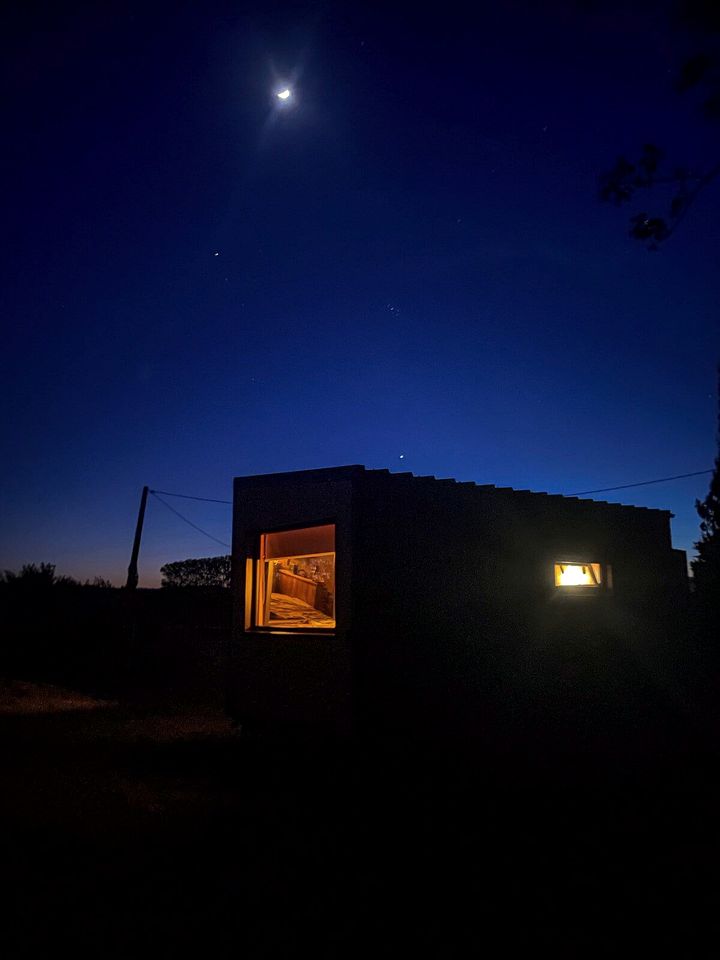 Charming Off-Grid Eco-Retreat with Sunset Views Near Montélimar | Châteauneuf-du-Rhône, France