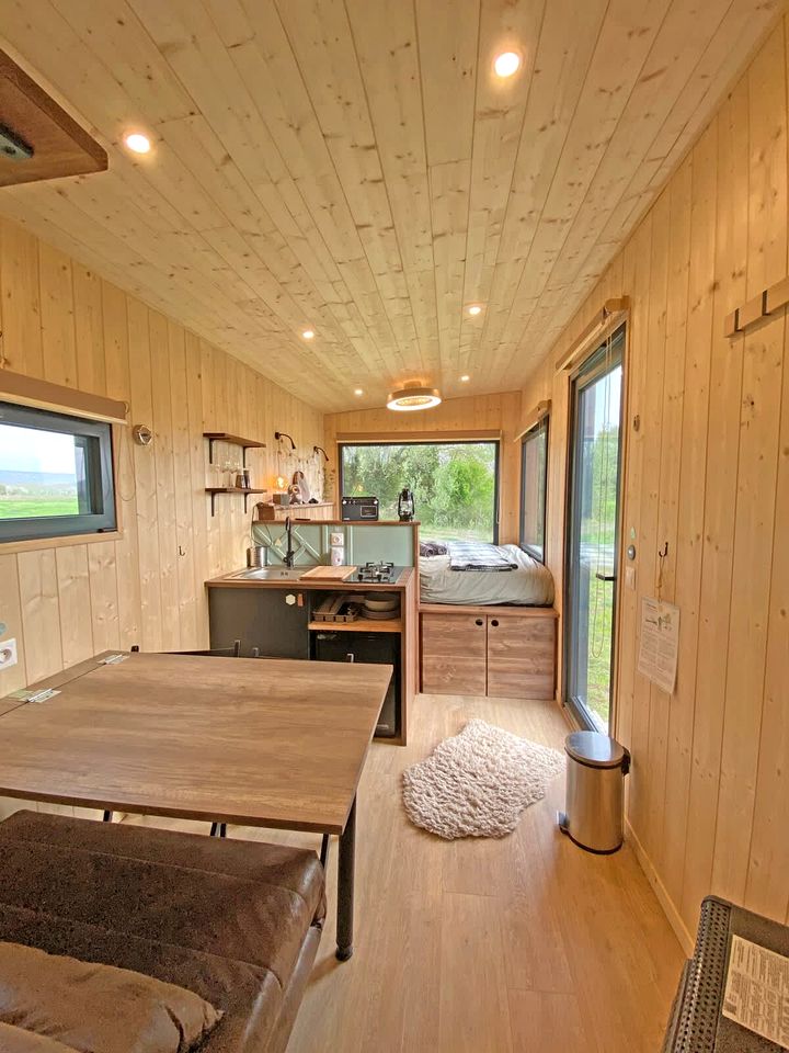 Charming Off-Grid Eco-Retreat with Sunset Views Near Montélimar | Châteauneuf-du-Rhône, France