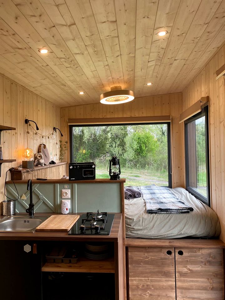 Charming Off-Grid Eco-Retreat with Sunset Views Near Montélimar | Châteauneuf-du-Rhône, France