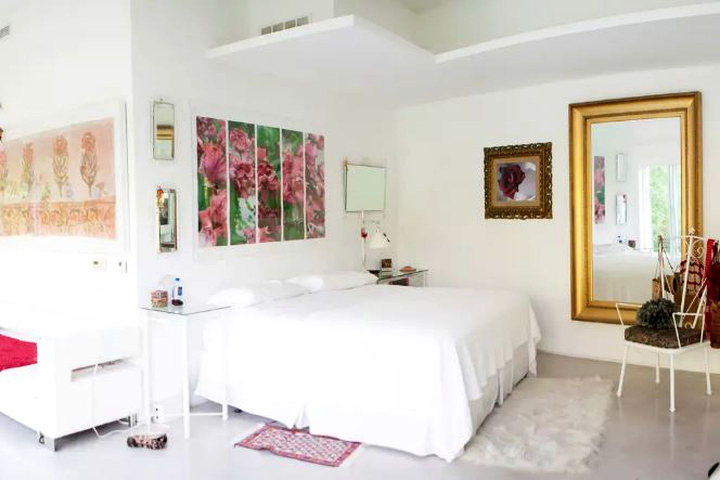 Fabulous Retreat with an Indoor Pool and Sauna for a Luxury Getaway in Champaign, Illinois