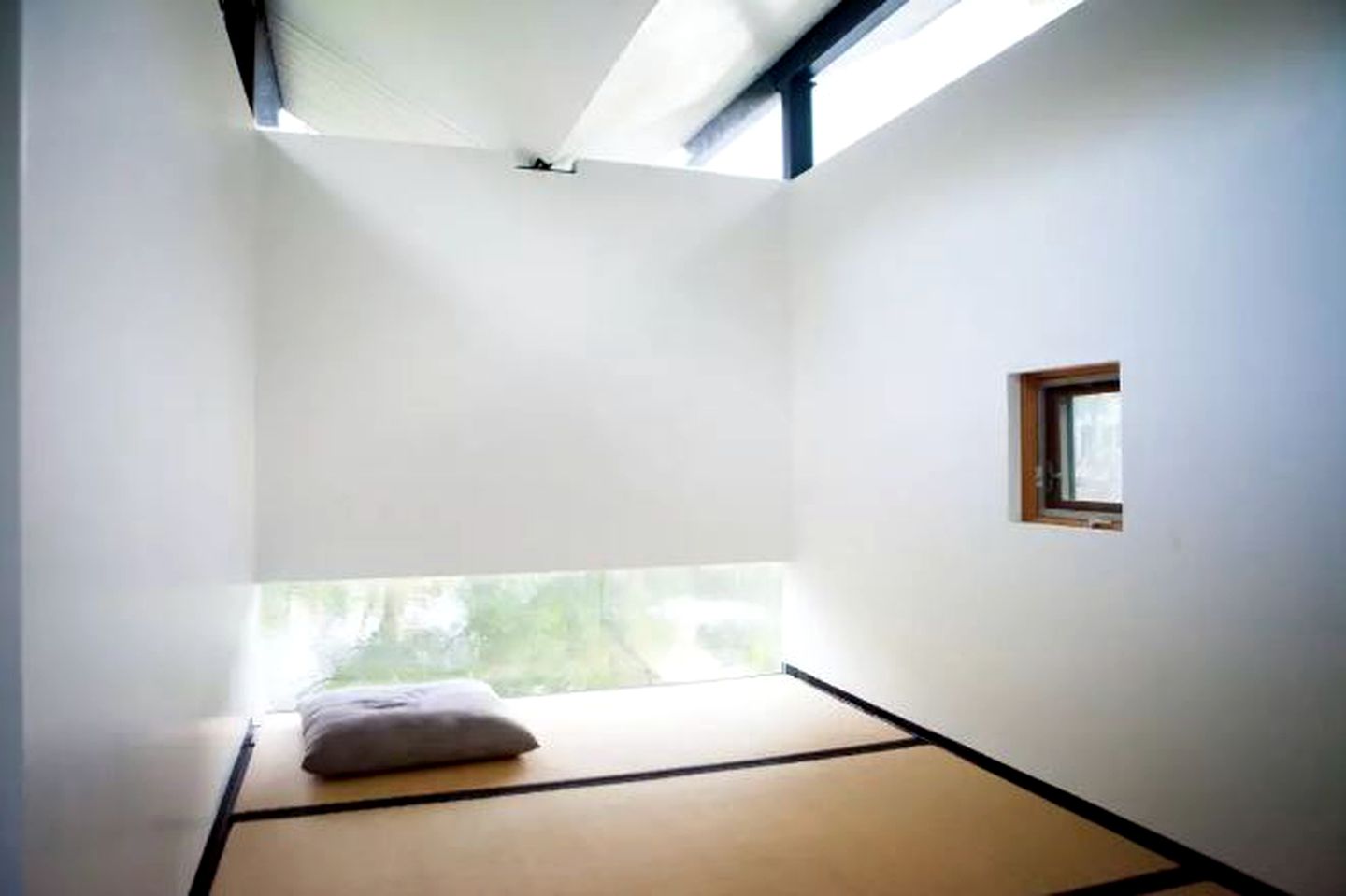 Fabulous Retreat with an Indoor Pool and Sauna for a Luxury Getaway in Champaign, Illinois