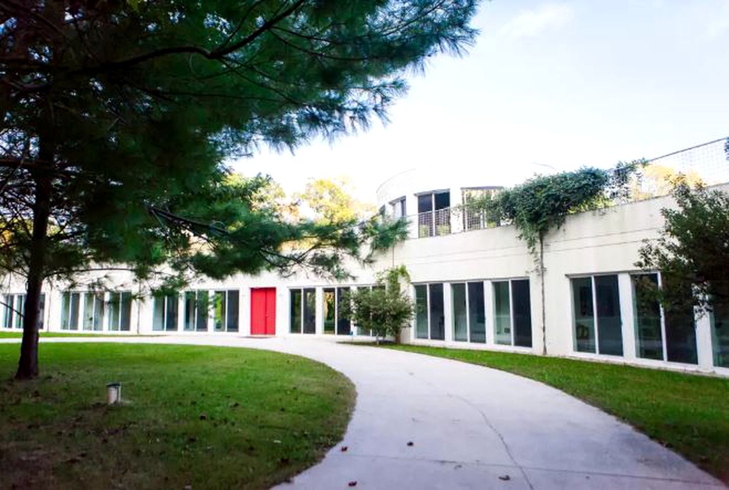 Fabulous Retreat with an Indoor Pool and Sauna for a Luxury Getaway in Champaign, Illinois