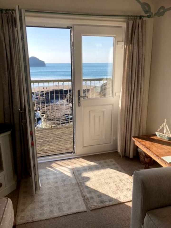 Oceanfront Cottage with Wonderful  Sights in Camelford, England