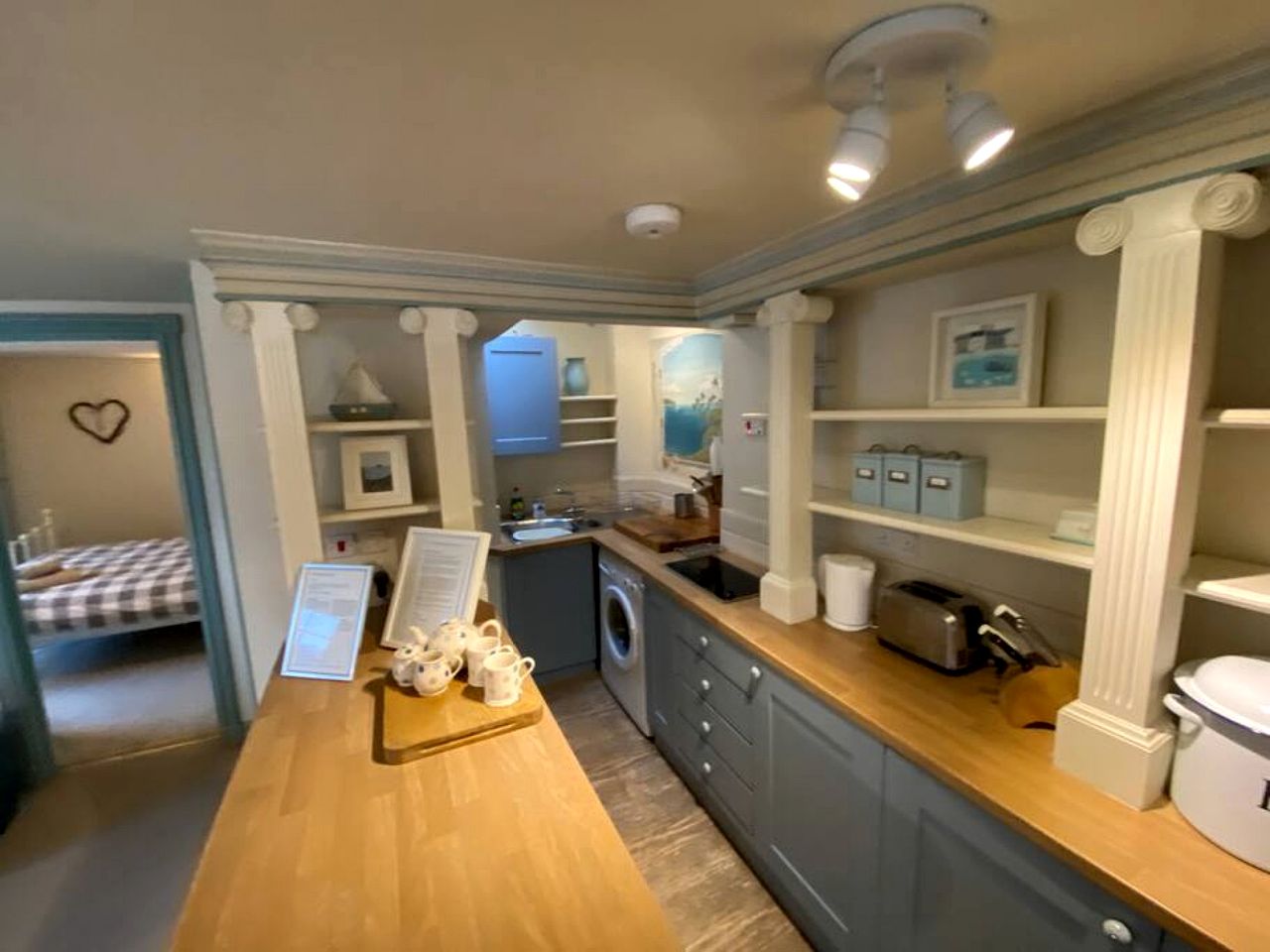 Oceanfront Cottage with Wonderful  Sights in Camelford, England