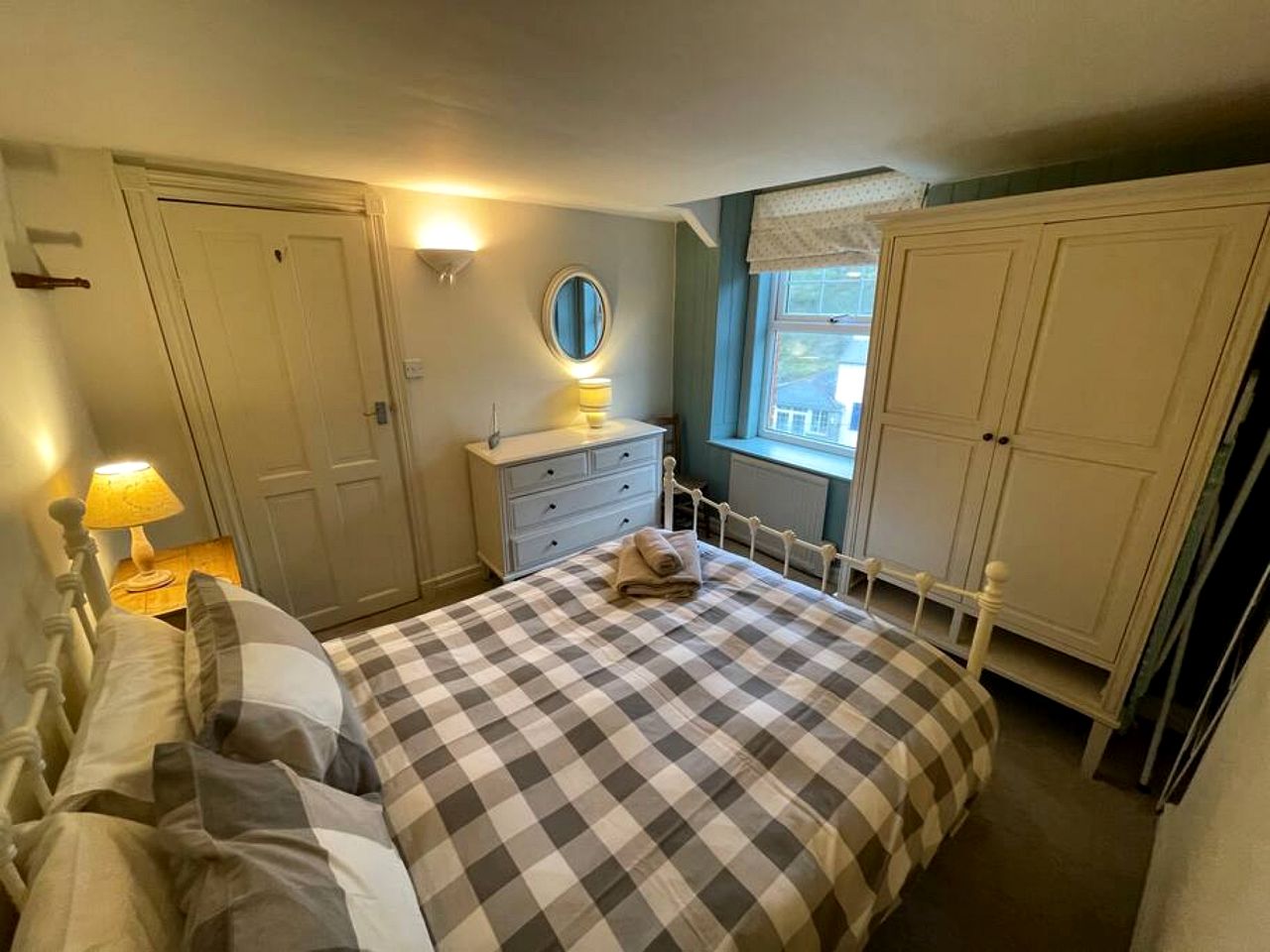 Oceanfront Cottage with Wonderful  Sights in Camelford, England