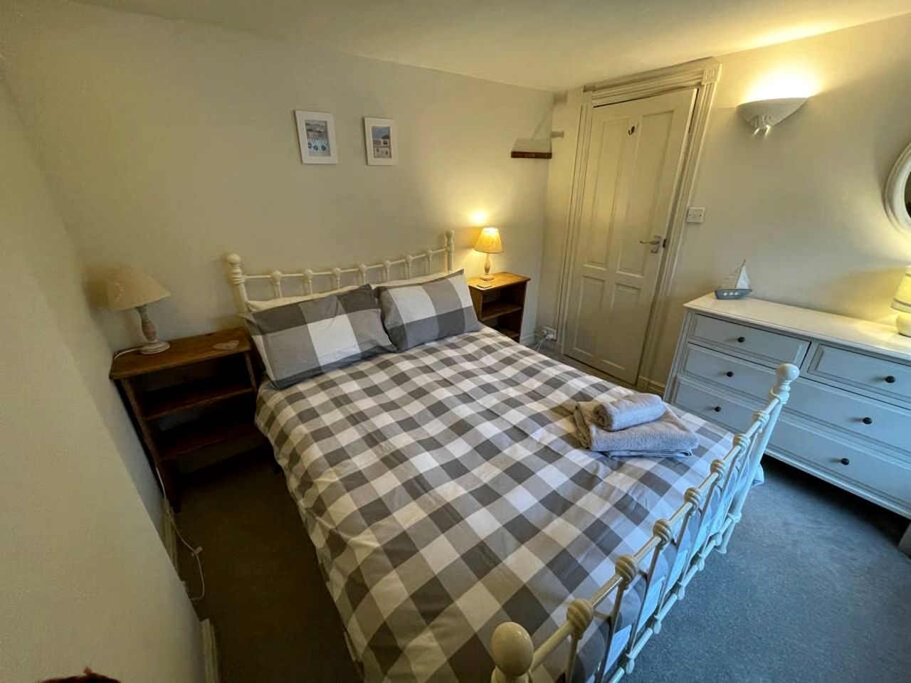 Oceanfront Cottage with Wonderful  Sights in Camelford, England