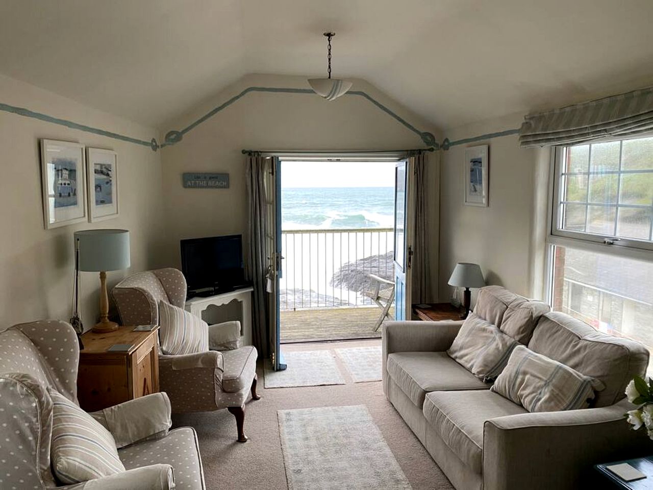 Oceanfront Cottage with Wonderful  Sights in Camelford, England