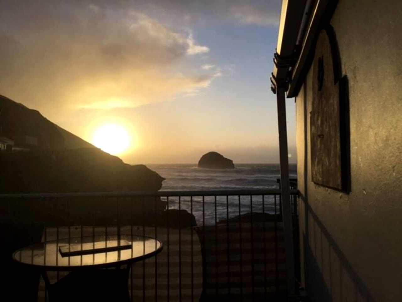 Oceanfront Cottage with Wonderful  Sights in Camelford, England
