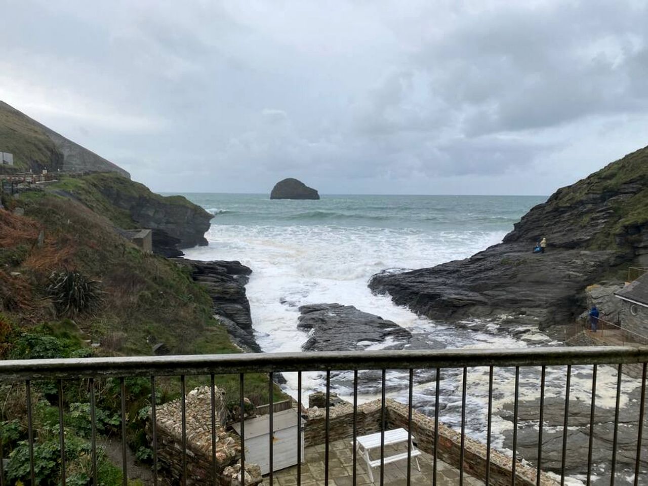 Oceanfront Cottage with Wonderful  Sights in Camelford, England