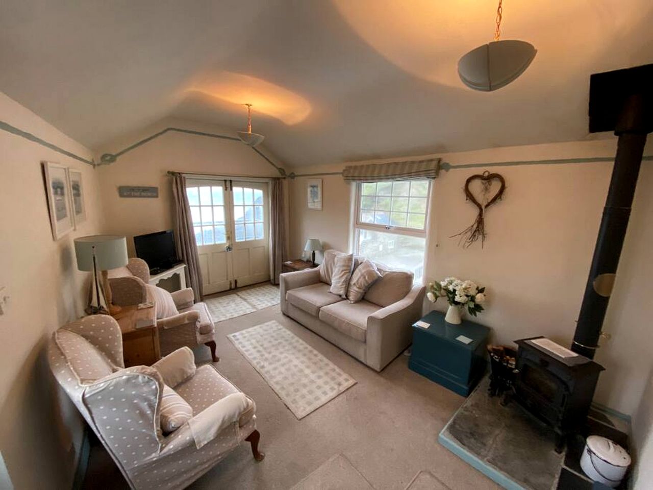 Oceanfront Cottage with Wonderful  Sights in Camelford, England