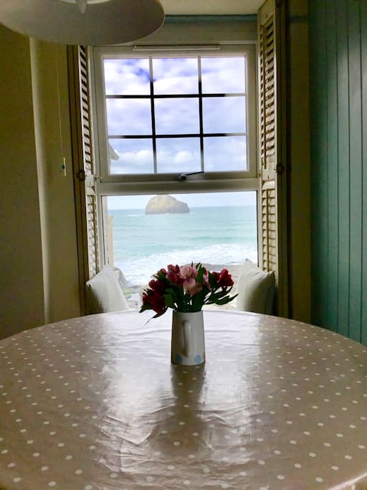 Oceanfront Cottage with Wonderful  Sights in Camelford, England