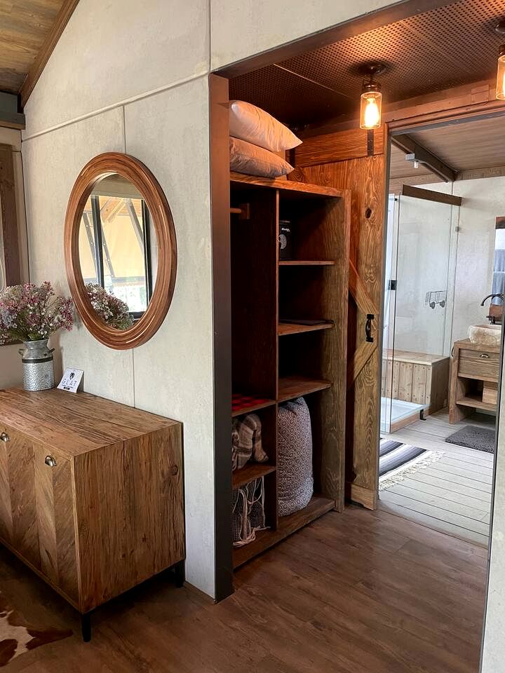 Rustic Lake Bastrop Cabin with Private Patio & Grill near Austin, Texas