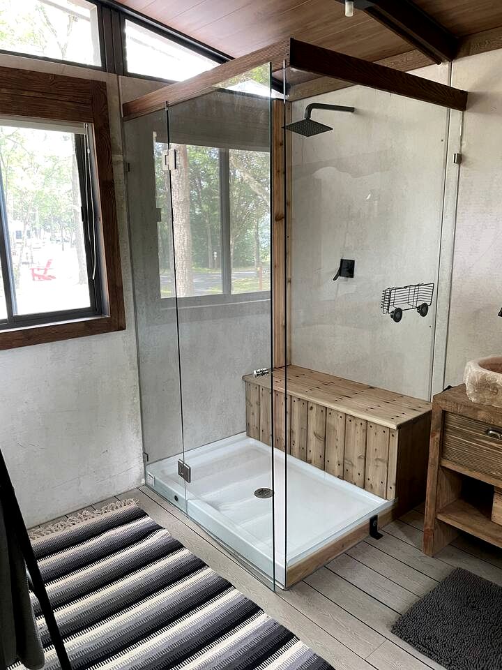 Rustic Lake Bastrop Cabin with Private Patio & Grill near Austin, Texas