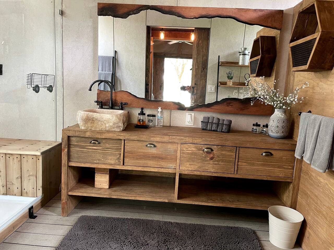 Rustic Lake Bastrop Cabin with Private Patio & Grill near Austin, Texas