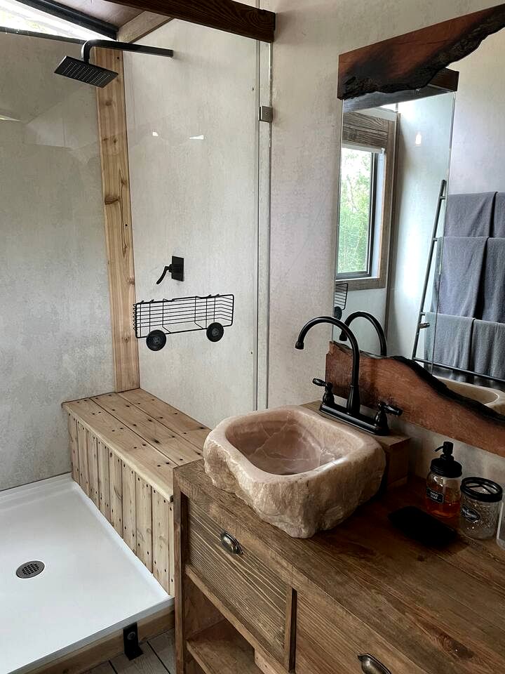 Rustic Lake Bastrop Cabin with Private Patio & Grill near Austin, Texas