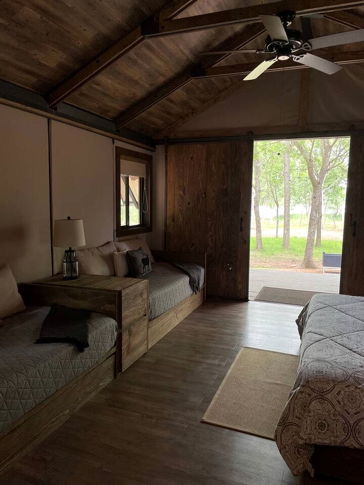 Rustic Lake Bastrop Cabin with Private Patio & Grill near Austin, Texas