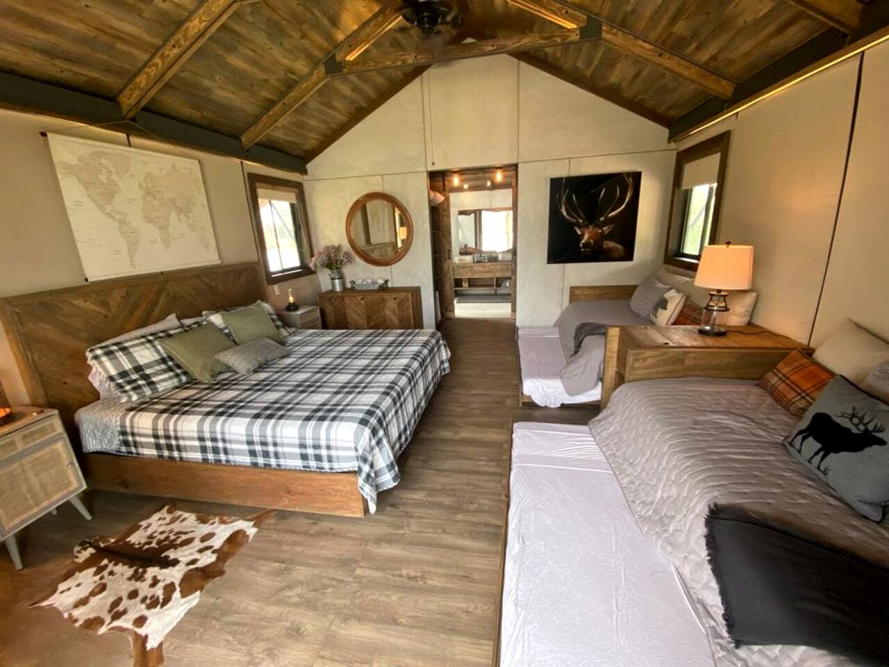 Rustic Lake Bastrop Cabin with Private Patio & Grill near Austin, Texas