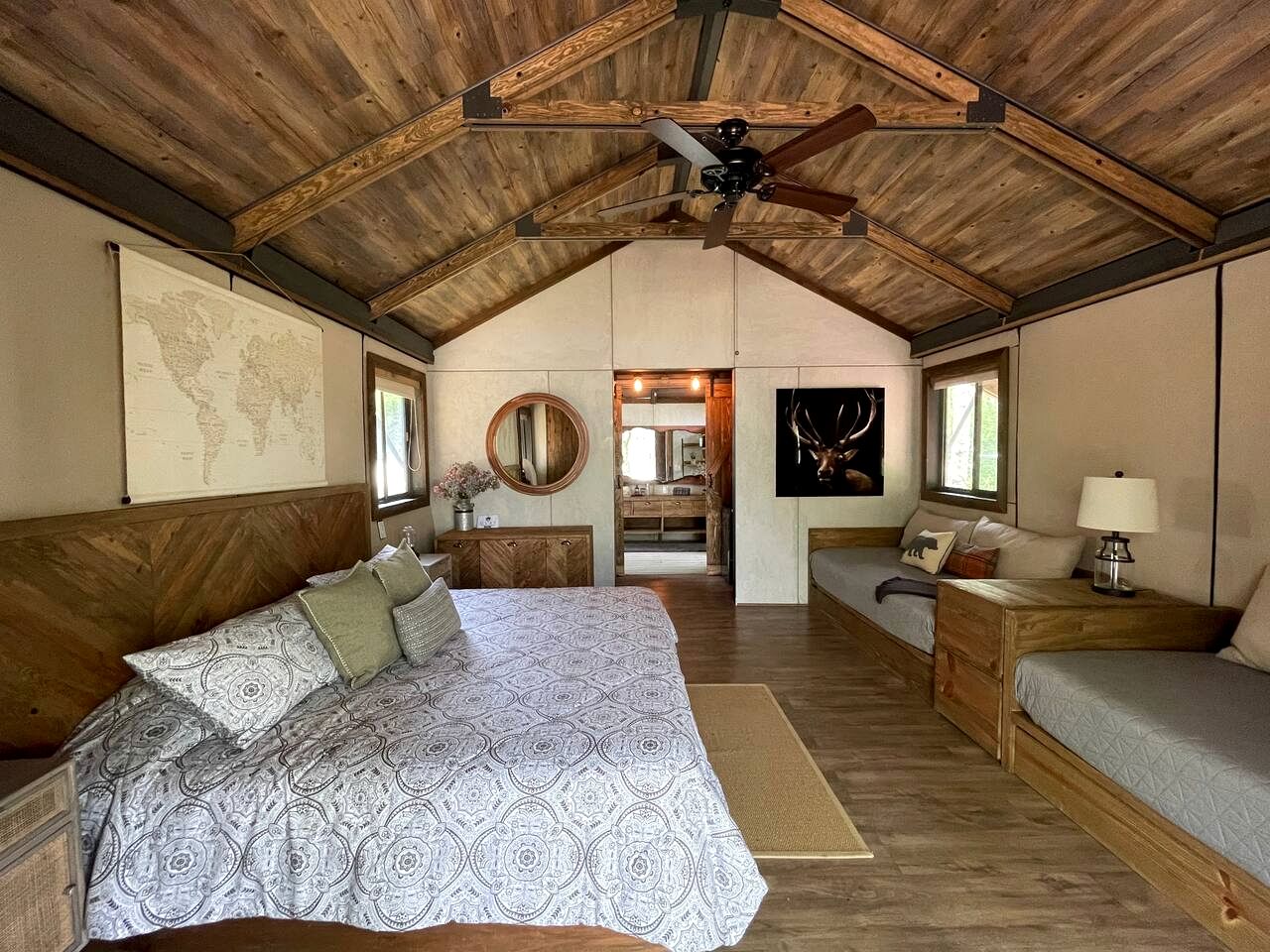 Rustic Lake Bastrop Cabin with Private Patio & Grill near Austin, Texas