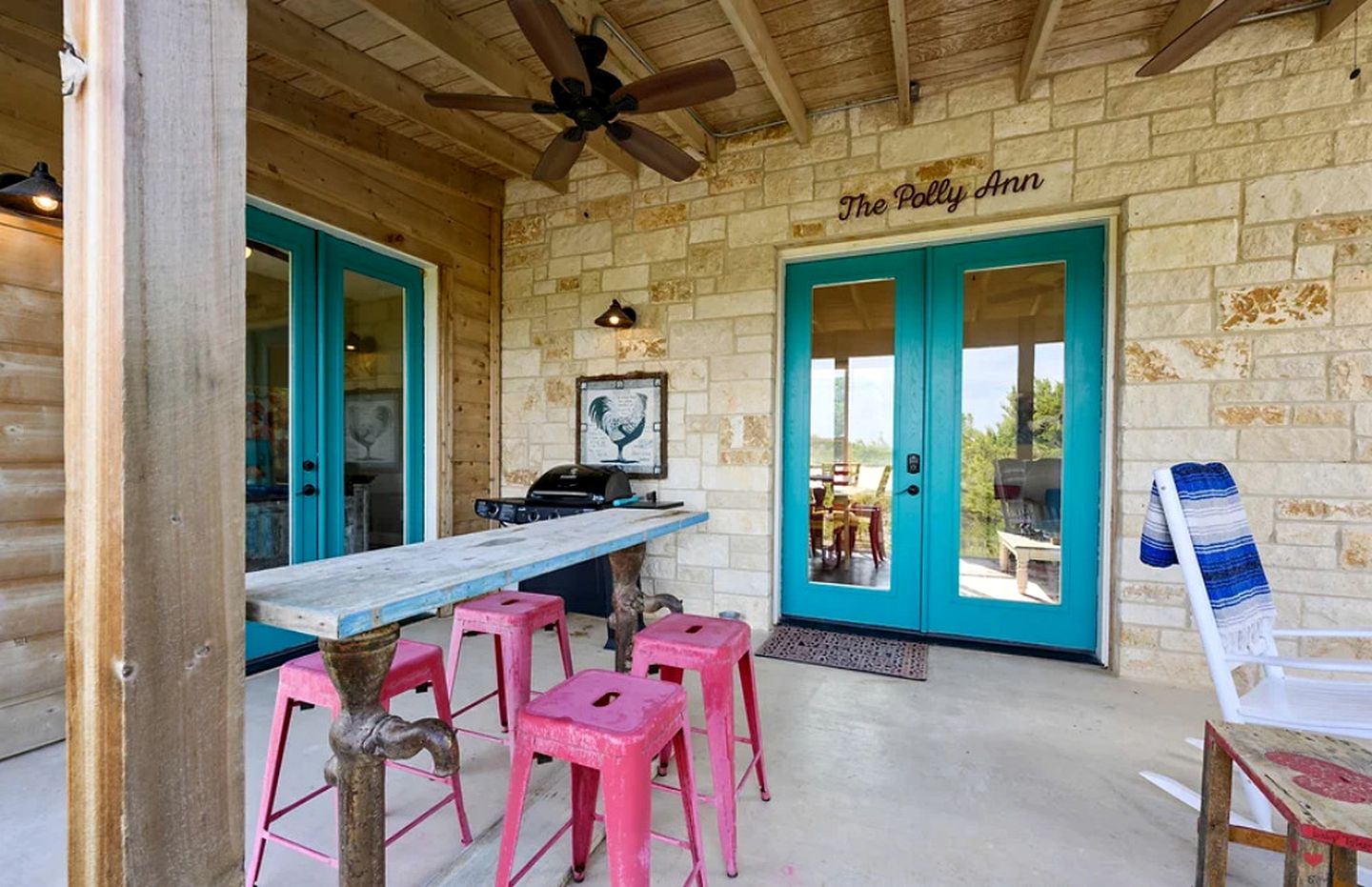 Beautiful Pet-Friendly Cottage with Outdoor Fireplace for a Wonderful Escape in Nature near Austin, Texas