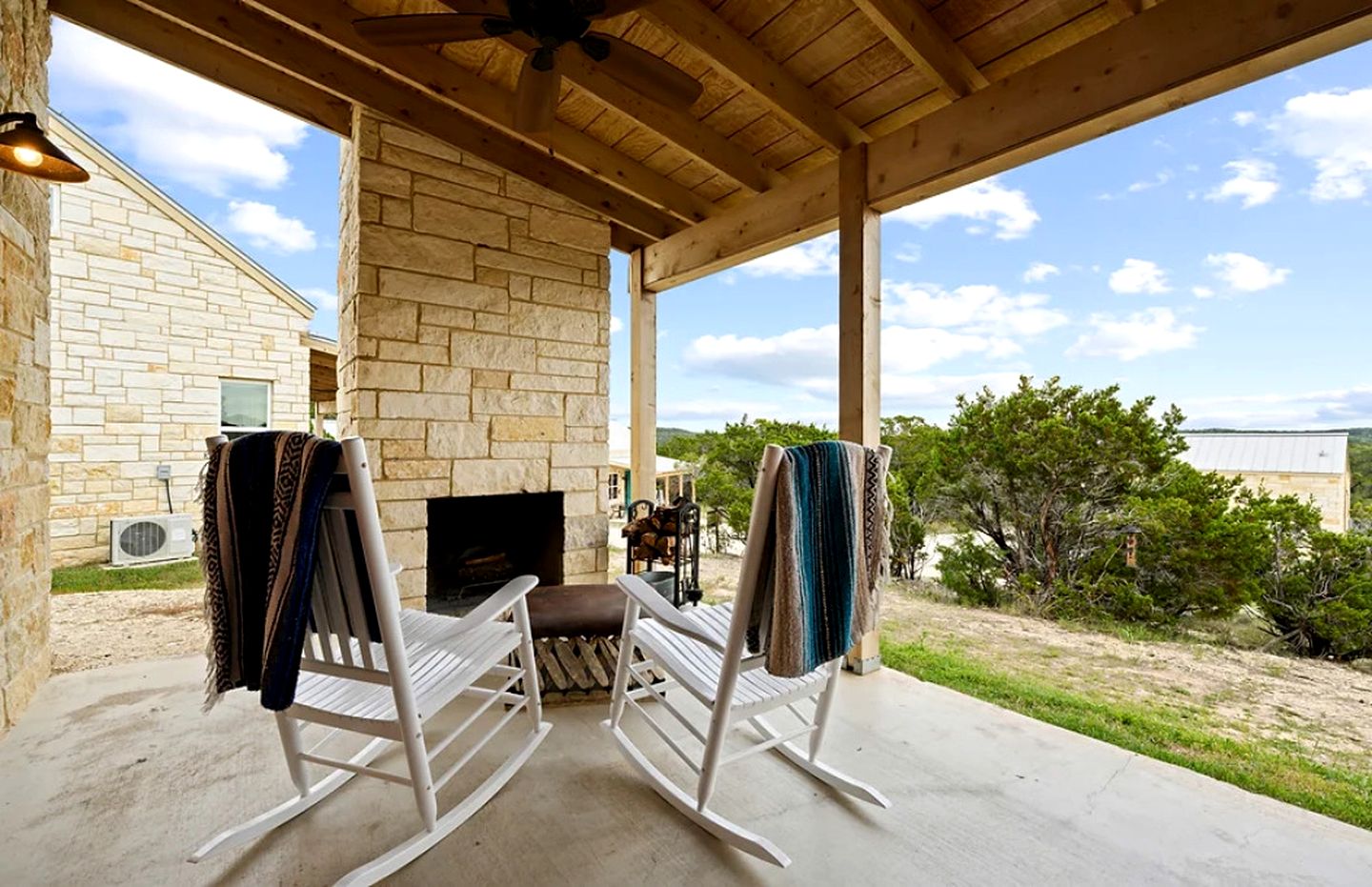 Beautiful Pet-Friendly Cottage with Outdoor Fireplace for a Wonderful Escape in Nature near Austin, Texas