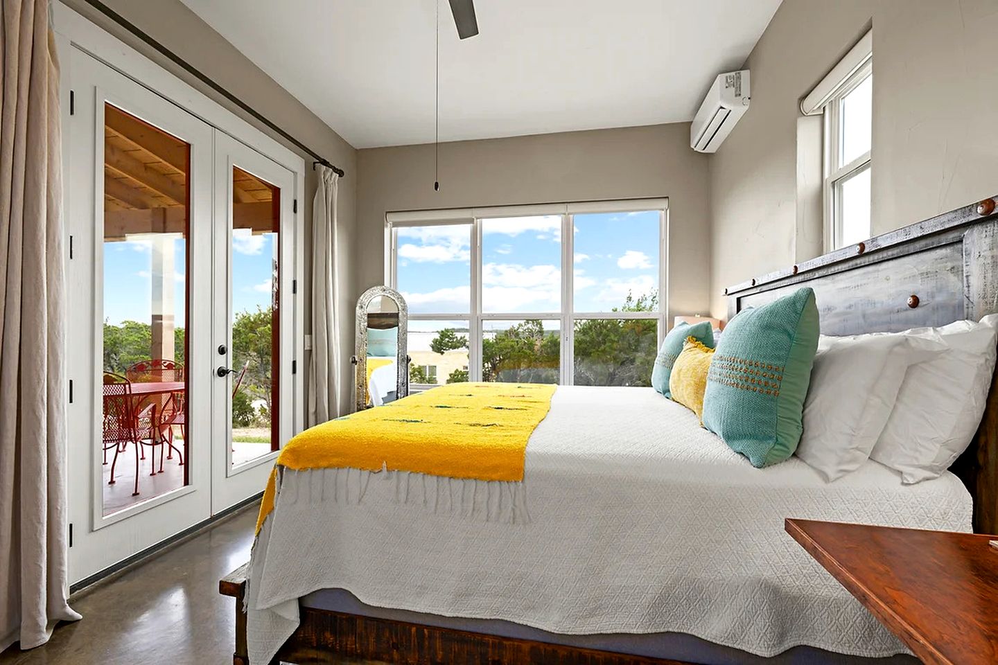 Fantastic Pet-Friendly Cottage with Incredible Views for an Escape to Nature near Austin, Texas