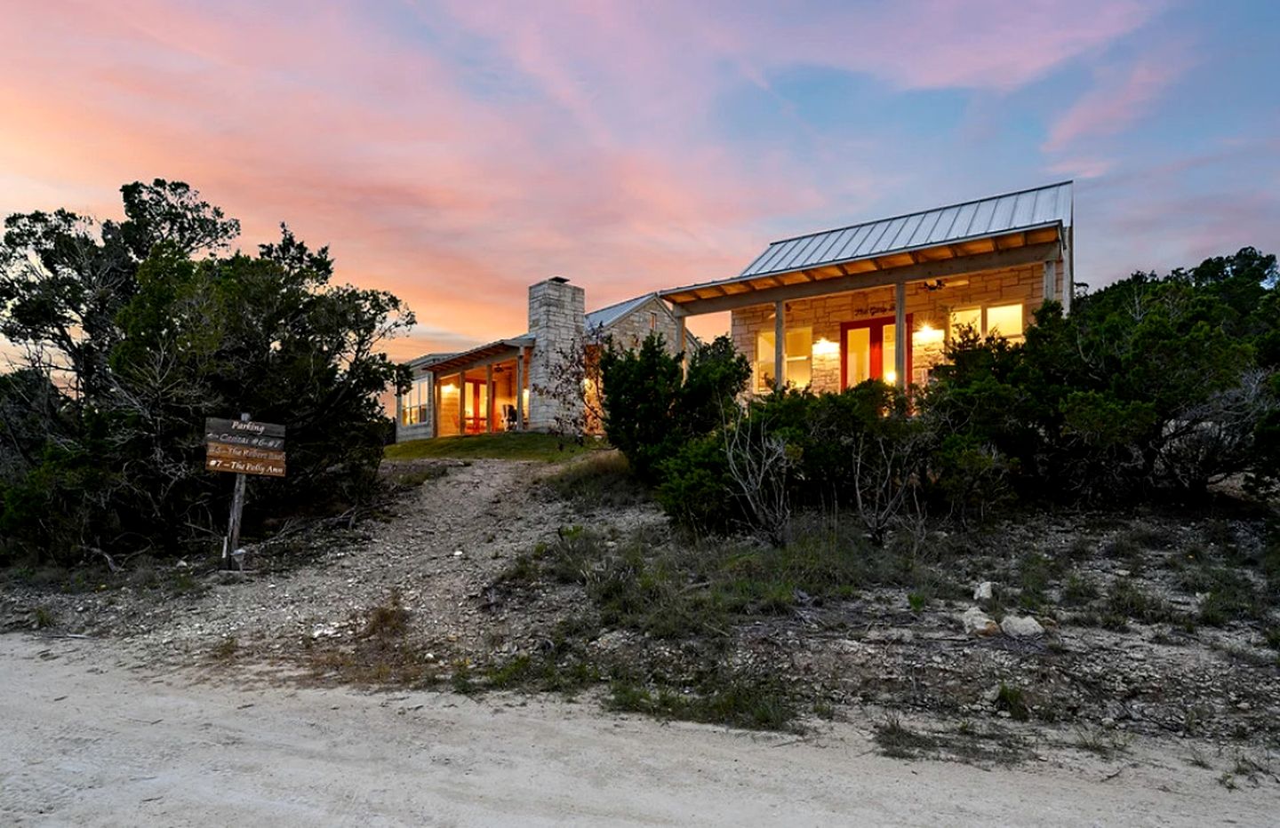 Stunning Cottage with Fantastic Views for a Romantic Escape near Austin, Texas