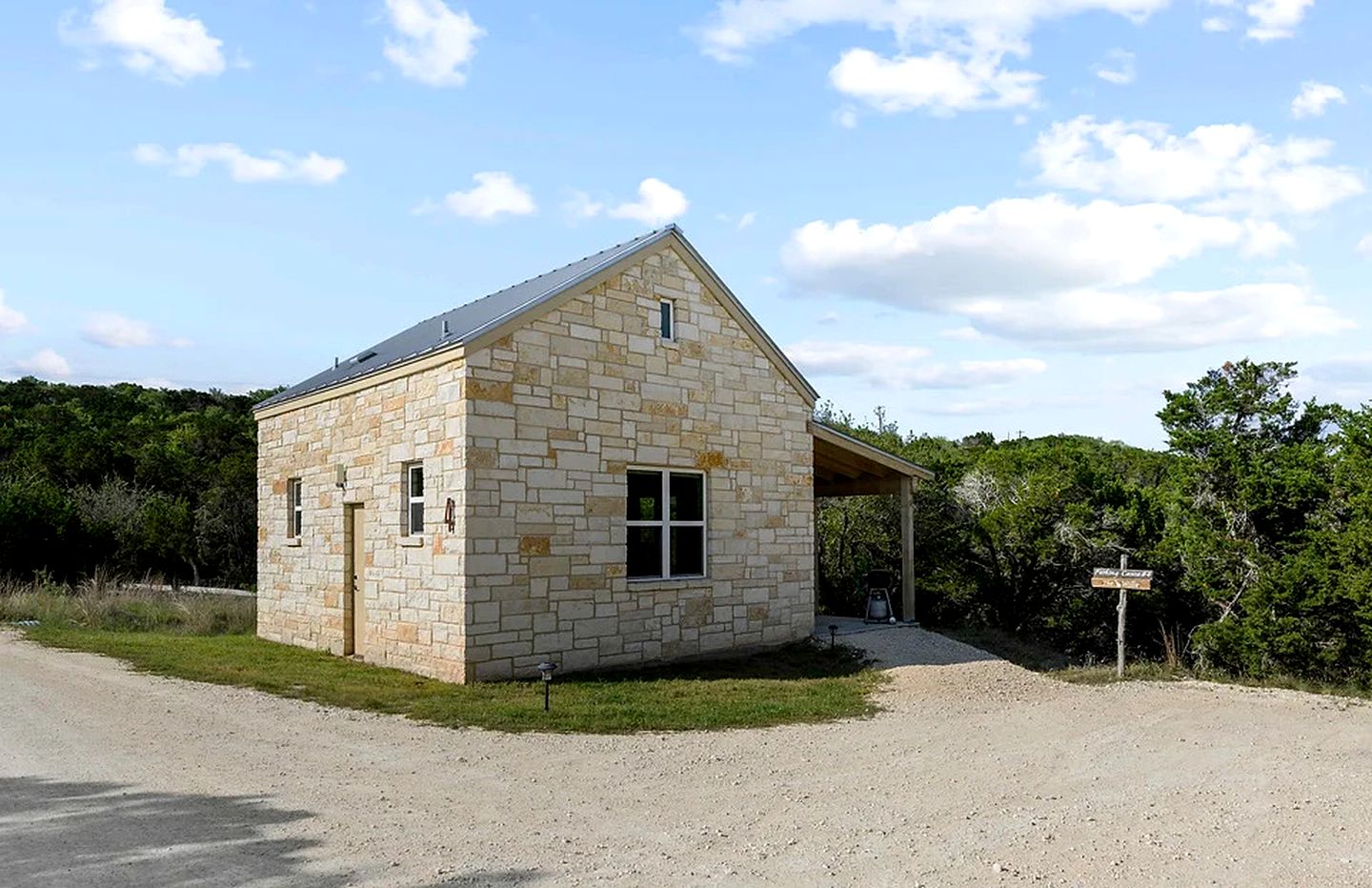 Private Romantic Cottage for an Unforgettable Couples Retreat to Texas Hill Country near Dripping Springs, Texas