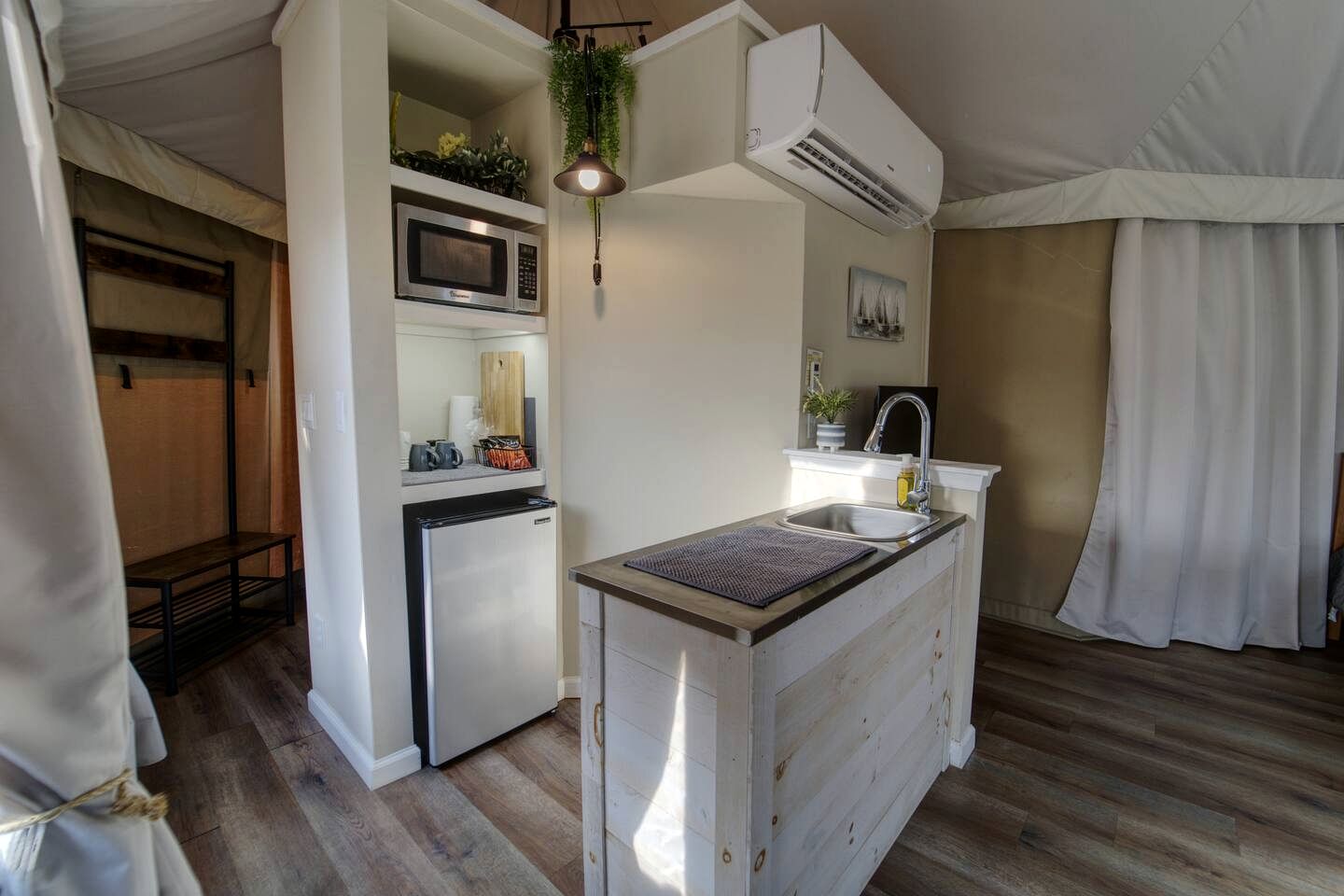 Premium Lakeview Safari Tent Getaway with Private Deck near Lake Travis in Marble Falls, Texas