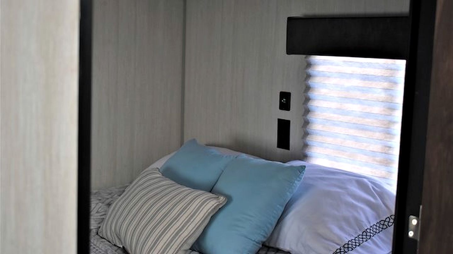 Spacious Family-Friendly RV Suite with Private Deck, Firepit & Fully Equipped Kitchen near Williams, Arizona