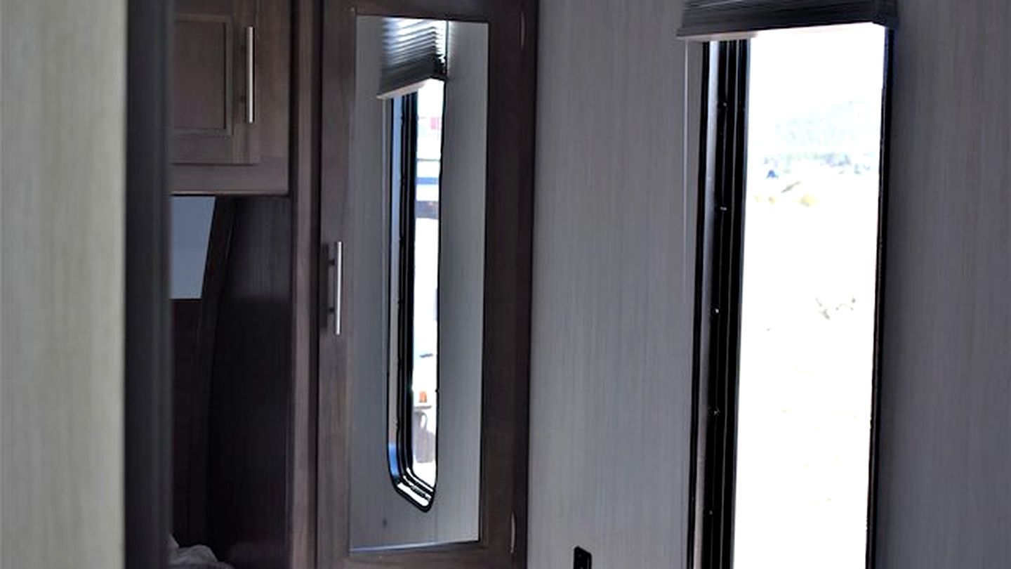 Spacious Family-Friendly RV Suite with Private Deck, Firepit & Fully Equipped Kitchen near Williams, Arizona