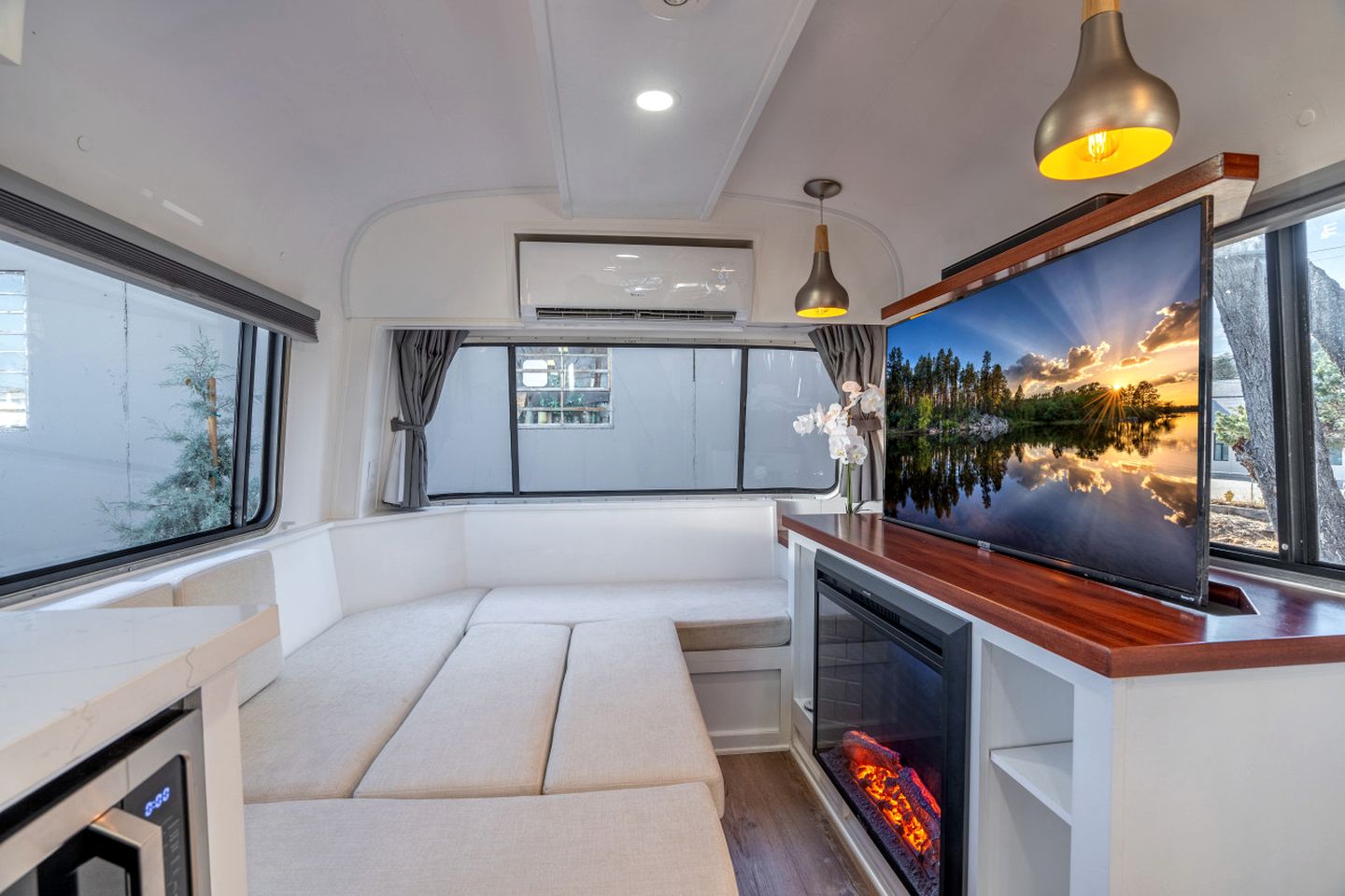 Prescott AZ Airstream Getaway One Block from Whiskey Row