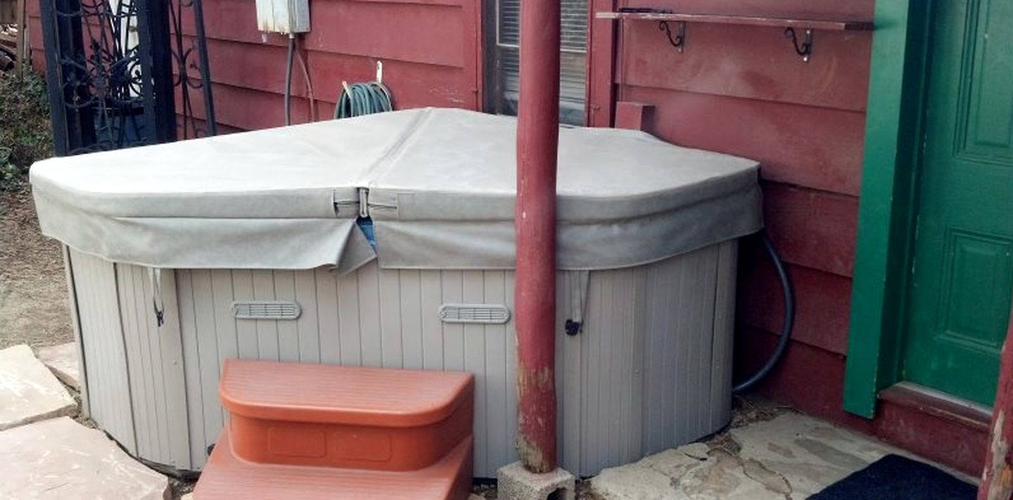 Six-Person Cabin Rental in the Ponderosa Pines of Prescott, Arizona