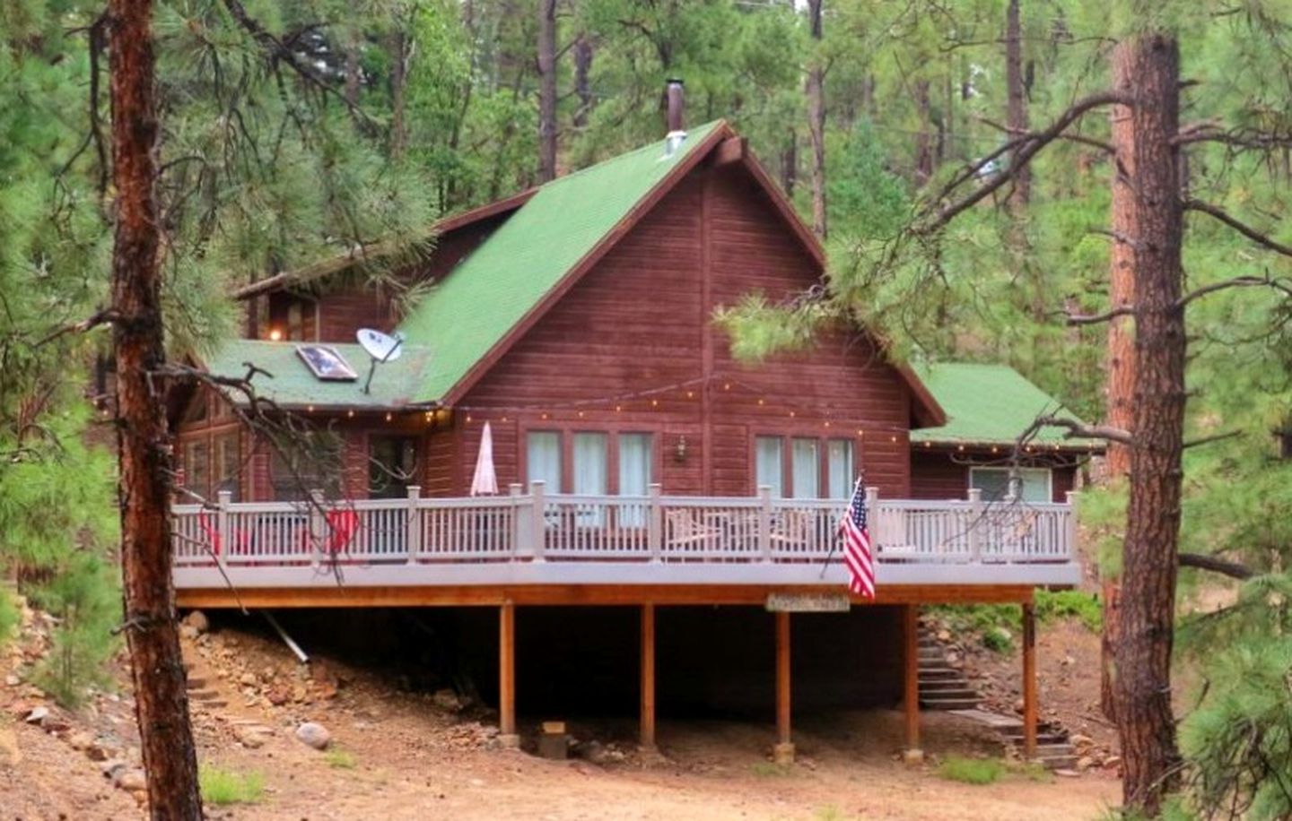 Stunning Pet-Friendly Cabin with a Wood-Burning Fireplace near Lynx Lake, Arizona