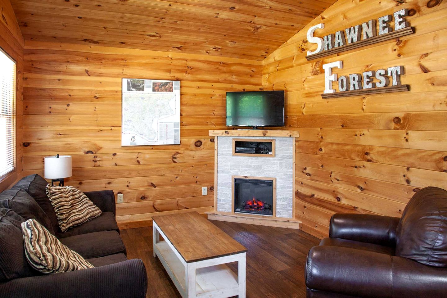 Pretty Cabin with Hot-tub in Herod, Illinois