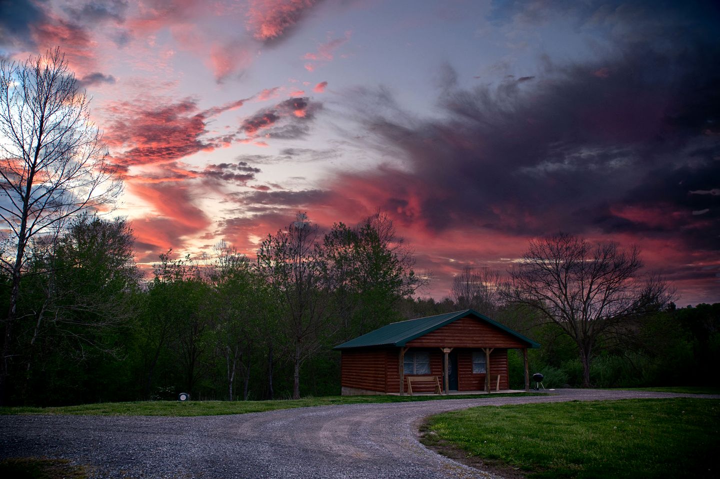 Pretty Cabin with Hot-tub in Herod, Illinois