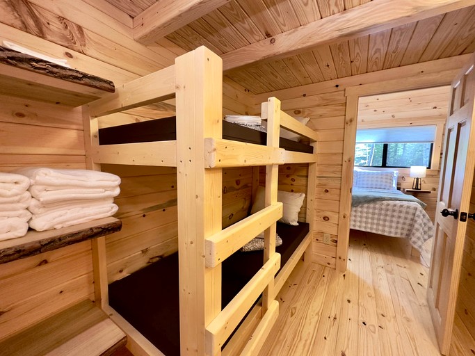 Cabins (United States of America, Steuben, Maine)