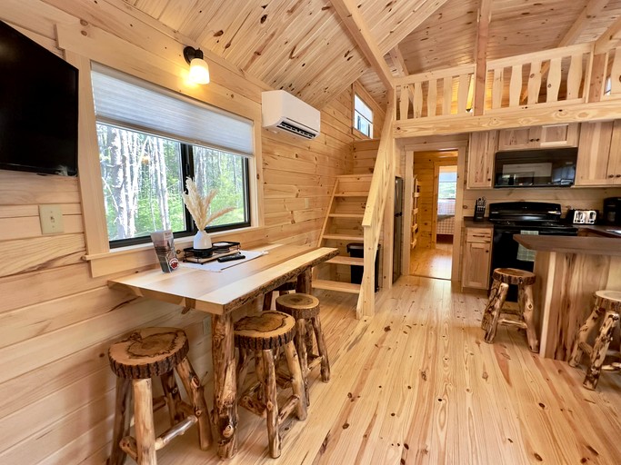 Cabins (United States of America, Steuben, Maine)