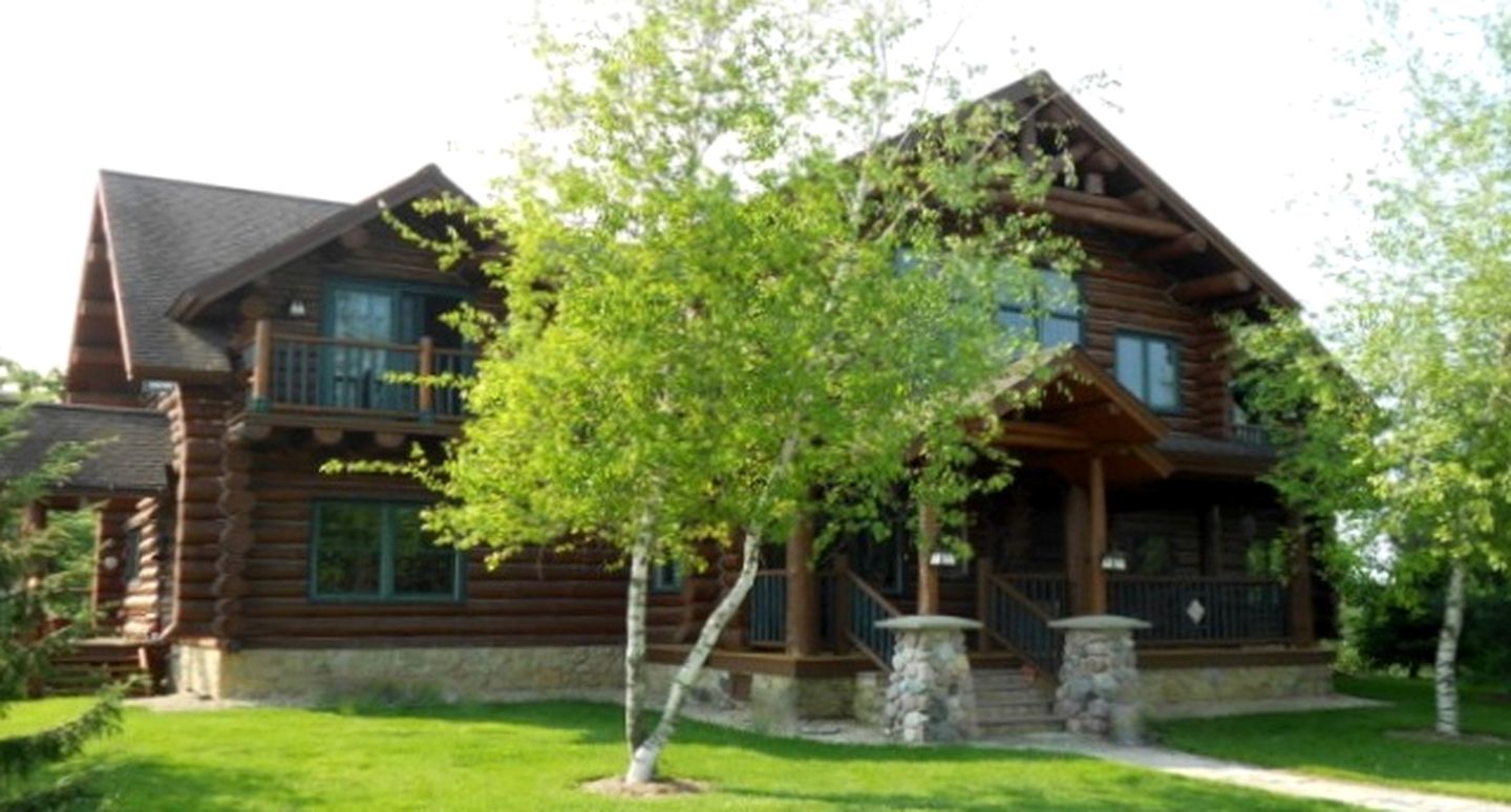Prevailing Winds Lodge, Log Cabins, Blue Mounds, United States of
