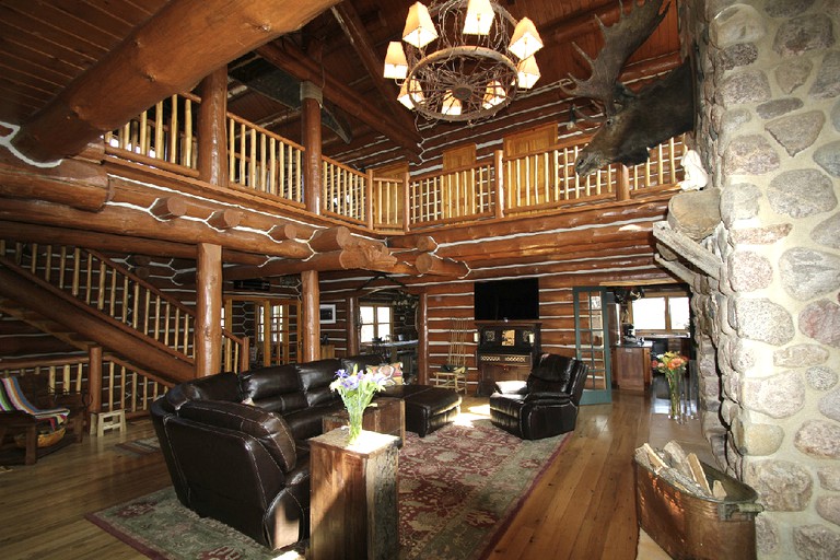 Log Cabins (Blue Mounds, Wisconsin, United States)