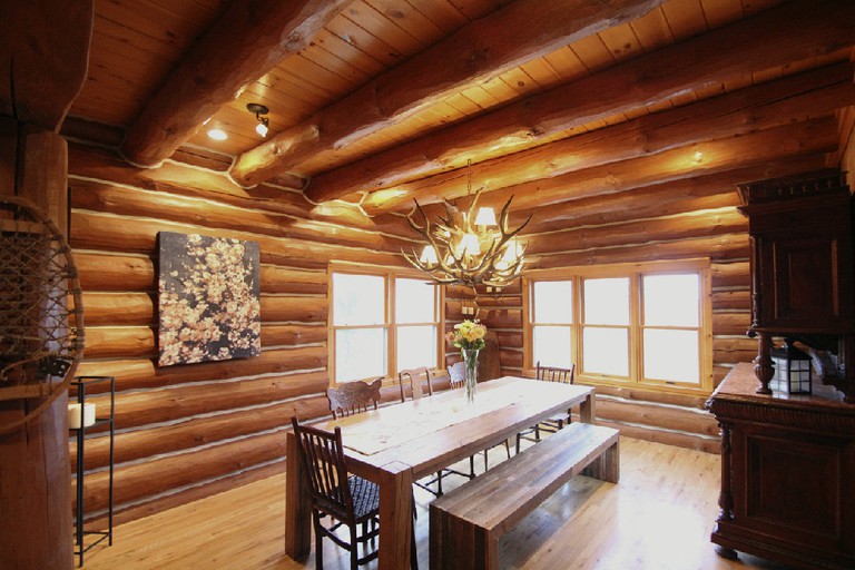 Log Cabins (Blue Mounds, Wisconsin, United States)