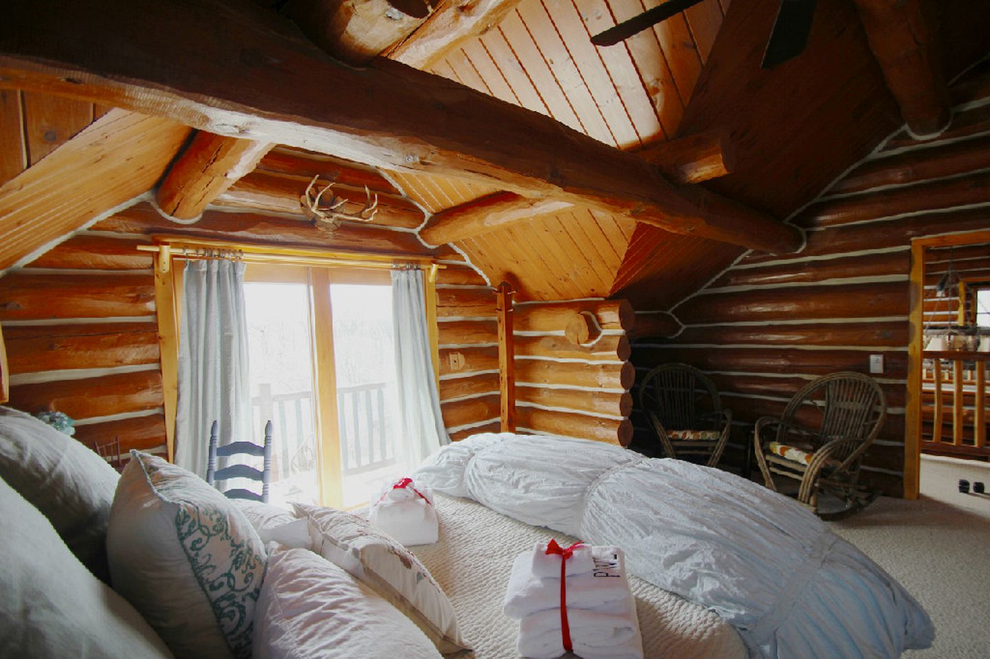 Gorgeous Wooden Lodge in a Forest near Blue Mounds, Wisconsin