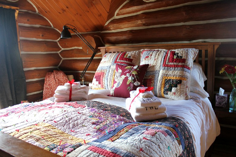 Log Cabins (Blue Mounds, Wisconsin, United States)