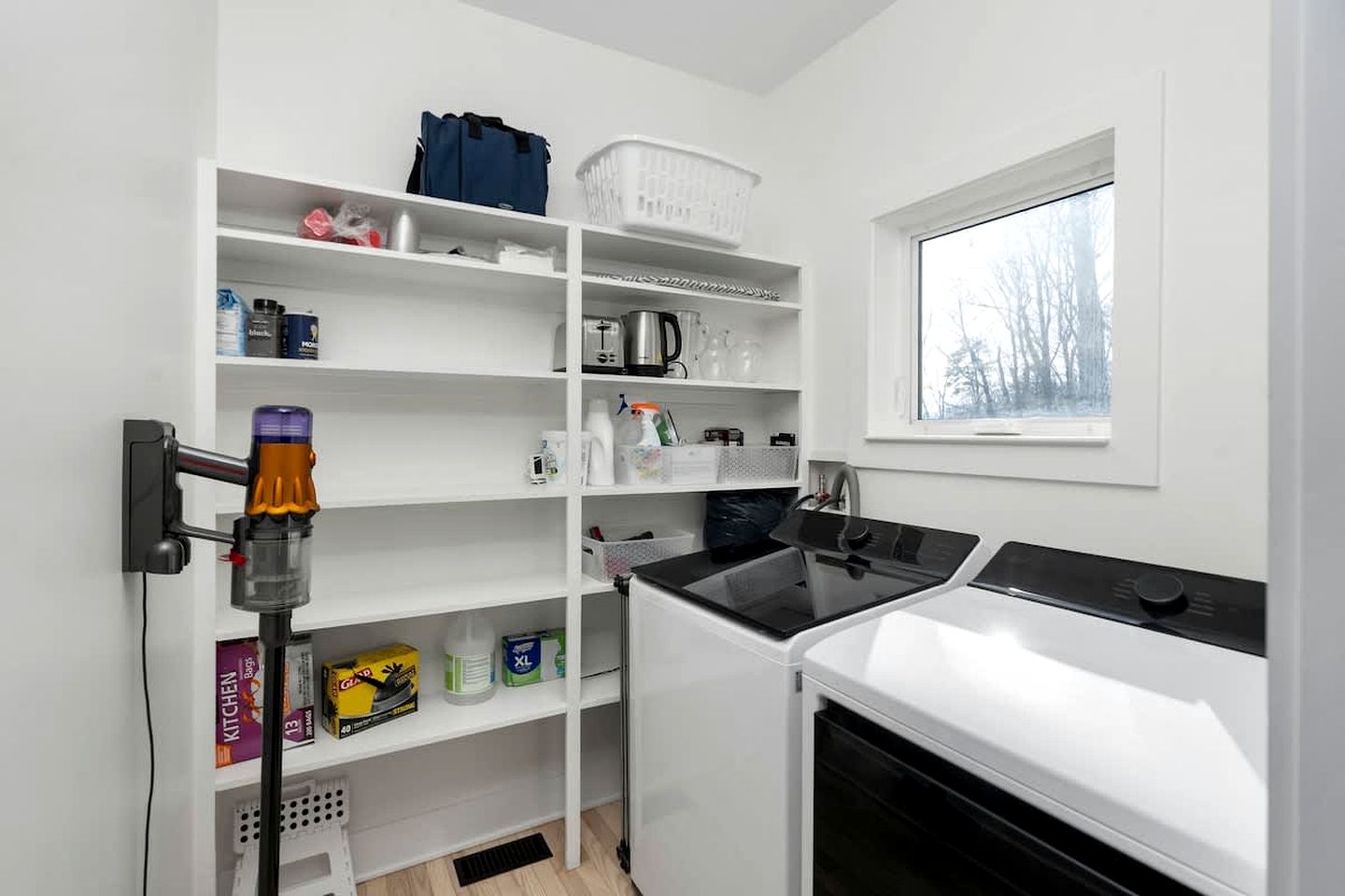 Luxury Mountain Cabin with Hot Tub & Panoramic Views Near Blue Ridge Parkway, Afton VA