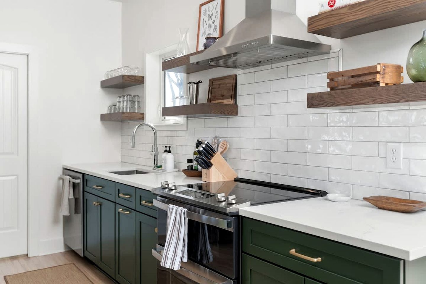 Luxury Mountain Cabin with Hot Tub & Panoramic Views Near Blue Ridge Parkway, Afton VA