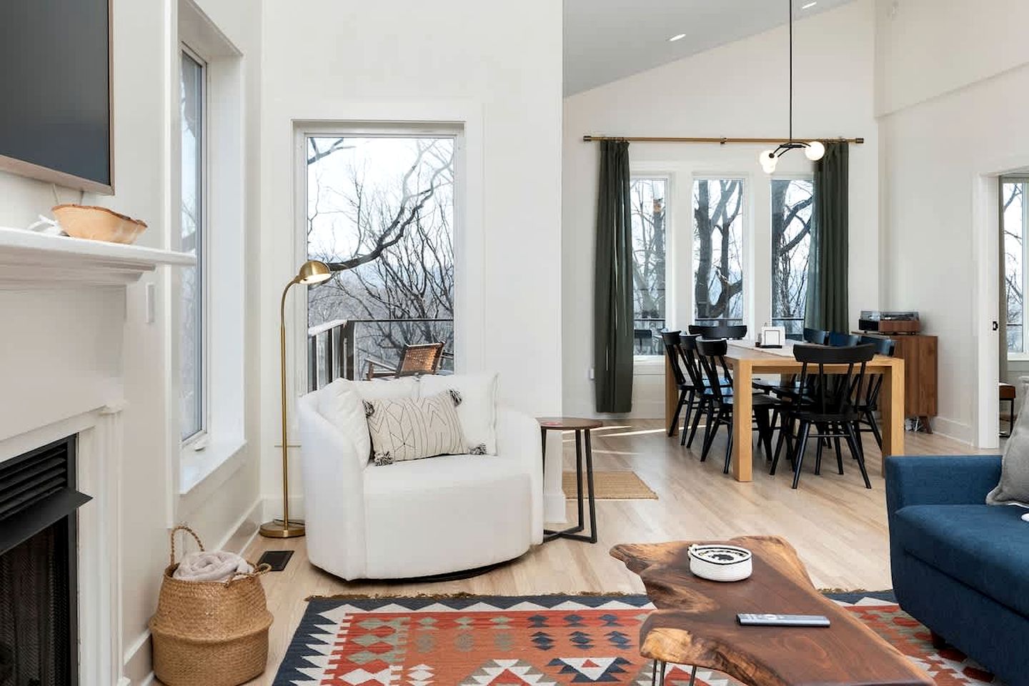 Luxury Mountain Cabin with Hot Tub & Panoramic Views Near Blue Ridge Parkway, Afton VA